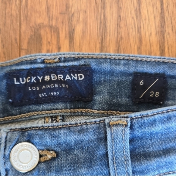 Lucky Brand Distressed Skinny Jeans - Women's Size 6/28 - Picture 10 of 10